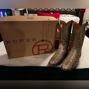 NWT Roper python snakeskin boots